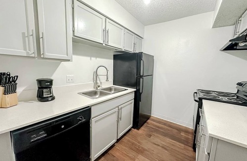 Windsor Park Apartment | Sleepover | Charming 1BD/1BA + Gym - Austin TX