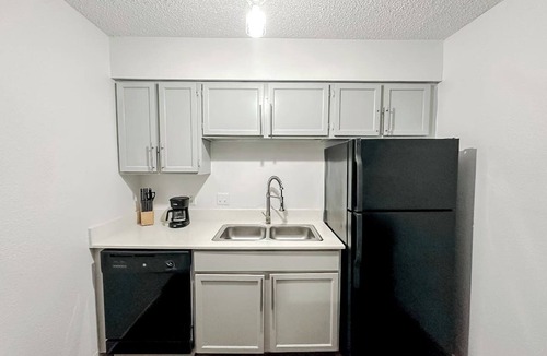 Windsor Park Apartment | Sleepover | Charming 1BD/1BA + Gym - Austin TX