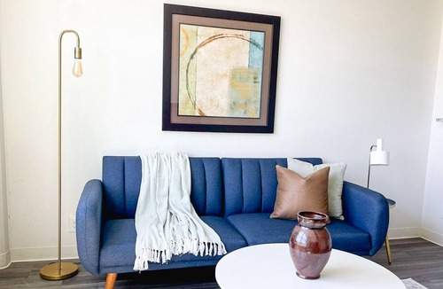 Corryville House | Sleepover: Cityscape 1BD/1BA + Gym - Downtown Cincinnati