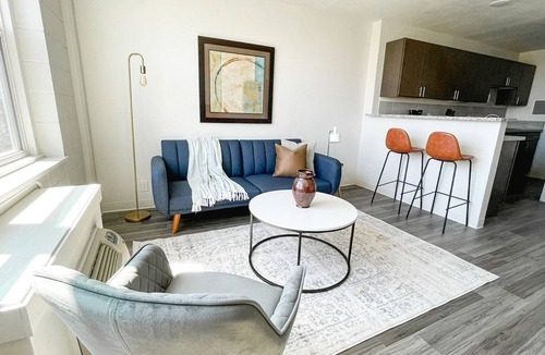 Corryville House | Sleepover: Cityscape 1BD/1BA + Gym - Downtown Cincinnati
