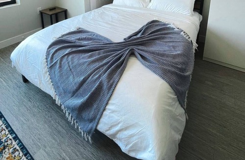 Des Moines Apartment | Sleepover: Classic Studio and Gym - Des Moines
