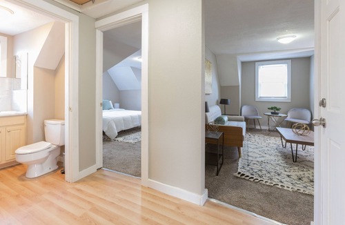 West Central House | Sleepover: Cozy 2BR/1BA + Kitchen - Downtown Springfield
