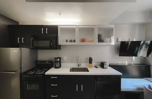 Downtown Springfield Apartment | Sleepover: Cozy Studio - Downtown Springfield