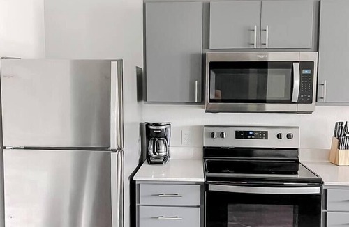 West Des Moines Apartment | Sleepover | Dashing 1BD/1BA - Des Moines