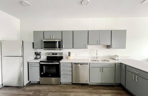 West Des Moines Apartment | Sleepover | Dashing 1BD/1BA - Des Moines