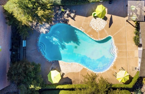 Windsor Park Apartment | Sleepover | Dashing 1BD/1BA + Gym - Austin TX