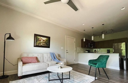 Rock Creek House | Sleepover: Dazzling 1BD/1BA + Gym - Little Rock