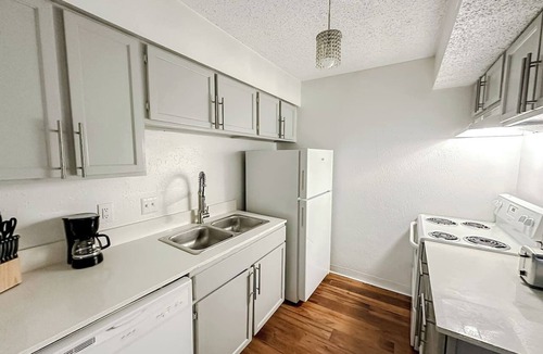 Windsor Park Apartment | Sleepover | Delightful 1BA/1BA + Gym - Austin TX