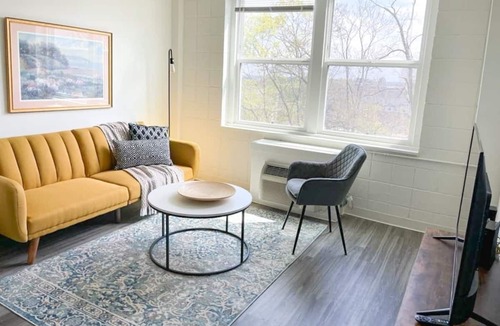 Walnut Hills Apartment | Sleepover: Delightful 1BD/1BA + Gym - Downtown Cincinnati