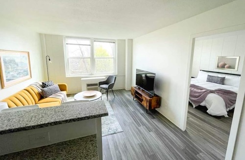 Walnut Hills Apartment | Sleepover: Delightful 1BD/1BA + Gym - Downtown Cincinnati