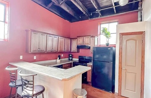Springfield Apartment | Sleepover | Extraordinary 2BD/1BA Condo - SGF