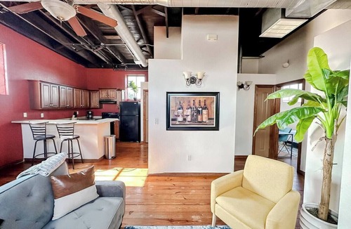 Springfield Apartment | Sleepover | Extraordinary 2BD/1BA Condo - SGF