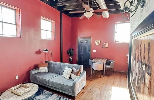 Springfield Apartment | Sleepover | Extraordinary 2BD/1BA Condo - SGF
