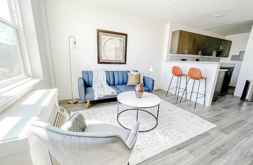 Corryville Apartment | Sleepover | Extraordinary 1BD/1BA - Cincinnati