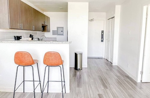 Corryville Apartment | Sleepover | Extraordinary 1BD/1BA - Cincinnati