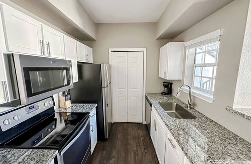 South Side Apartment | Sleepover | Impressive 1BD/1BA Gym- Corpus Christi