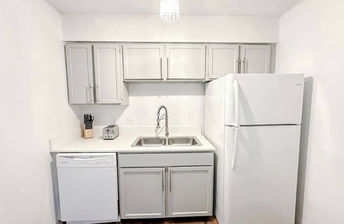 Windsor Park Apartment | Sleepover | Peaceful 1BD/1BA + Gym - Austin TX