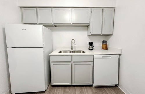 Windsor Park Apartment | Sleepover | Serene 1BD/1BA + Gym - Austin TX