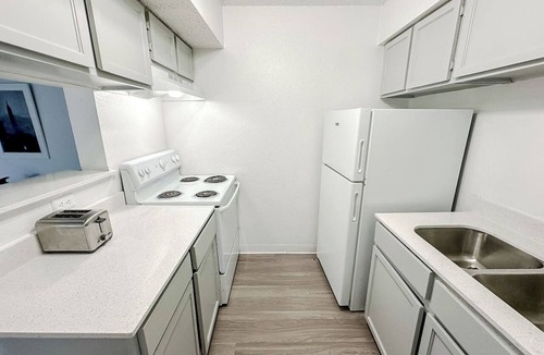 Windsor Park Apartment | Sleepover | Serene 1BD/1BA + Gym - Austin TX