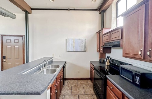 Springfield Apartment | Sleepover | Stylish 2BD/1BA Condo - Downtown SGF