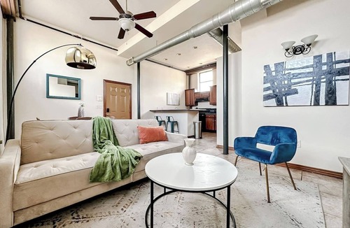 Springfield Apartment | Sleepover | Stylish 2BD/1BA Condo - Downtown SGF