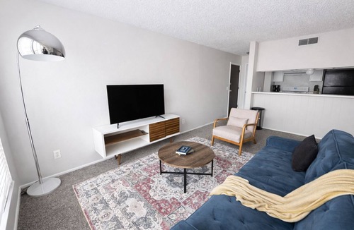 Wichita Apartment | Sleepover | Tasteful 1BD/1BA + Gym - Wichita