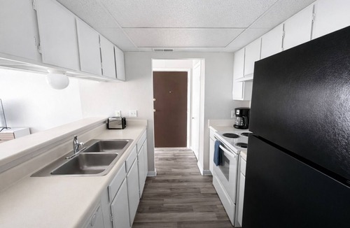 Wichita Apartment | Sleepover | Tasteful 1BD/1BA + Gym - Wichita