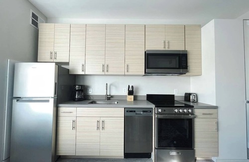 Des Moines Apartment | Sleepover | Urban Studio and Gym - Des Moines