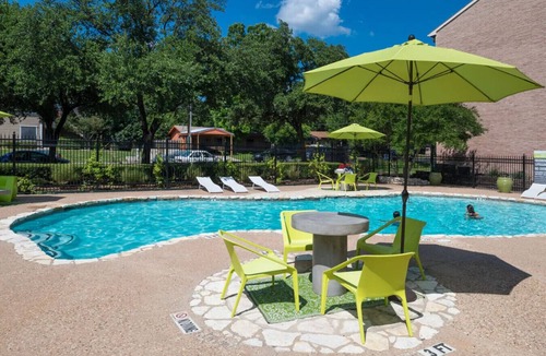 Windsor Park Apartment | Sleepover | Welcoming 1BD/1BA + Gym - Austin TX