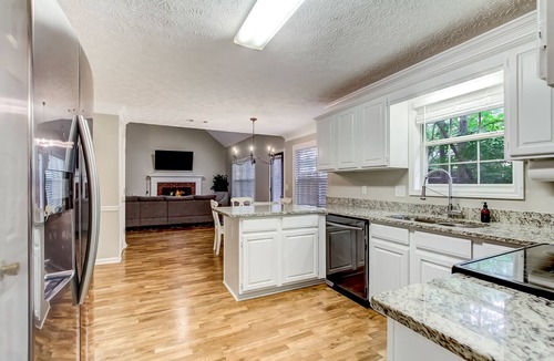 Duluth House | ☆ Sleeps 10! 4 bedroom Duluth home w pool table ☆