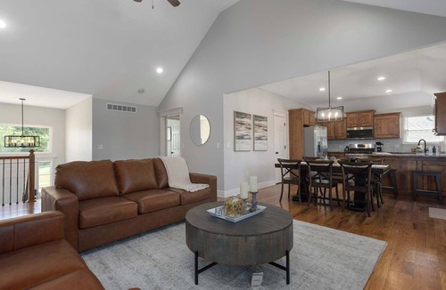 Shawnee House | Sleeps 10 4BR Game Room+2 Living Spaces Shawnee