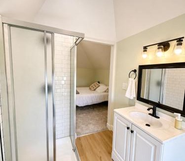 West Columbus Apartment | Sleeps 10 4BR Home Perfect for Groups and Families