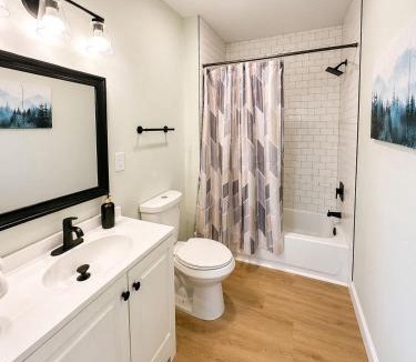 West Columbus Apartment | Sleeps 10 4BR Home Perfect for Groups and Families