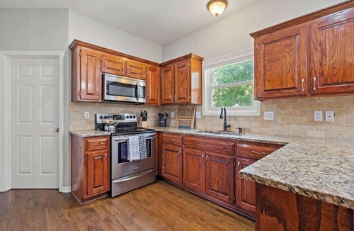 Shawnee House | Sleeps 10 | 5 King Beds + Foosball | Futbol ready!