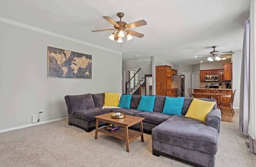 Shawnee House | Sleeps 10 | 5 King Beds + Foosball | Futbol ready!