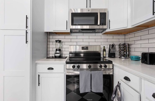Southmoreland House | Sleeps 10|5BR 2.5Ba Home|Near Plaza+Pets Welcome