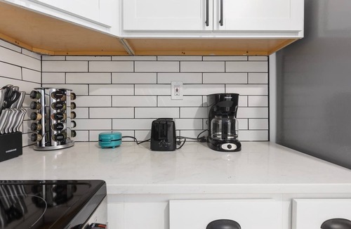 Southmoreland House | Sleeps 10|5BR 2.5Ba Home|Near Plaza+Pets Welcome