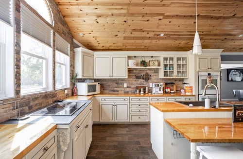 Westfield House | Sleeps 10/Batting Cage/Theater!