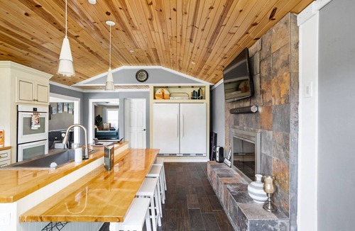 Westfield House | Sleeps 10/Batting Cage/Theater!