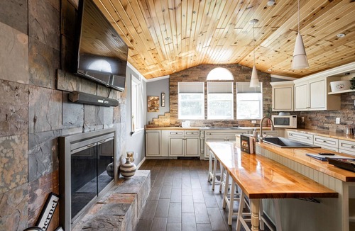 Westfield House | Sleeps 10/Batting Cage/Theater!