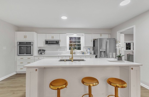 Southwest Raleigh House | SLEEPS 10! Close to lovely downtown Cary/Raleigh/RDU. Pets welcome!