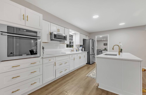 Southwest Raleigh House | SLEEPS 10! Close to lovely downtown Cary/Raleigh/RDU. Pets welcome!