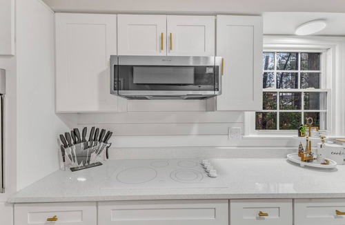 Southwest Raleigh House | SLEEPS 10! Close to lovely downtown Cary/Raleigh/RDU. Pets welcome!