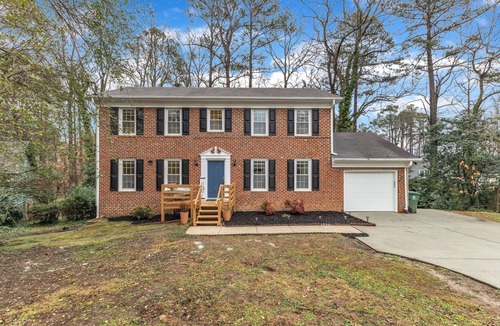 Southwest Raleigh House | SLEEPS 10! Close to lovely downtown Cary/Raleigh/RDU. Pets welcome!