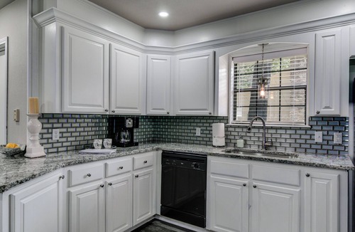 Texarkana House | Sleeps 10; great location; dog friendly w/fenced in back yard