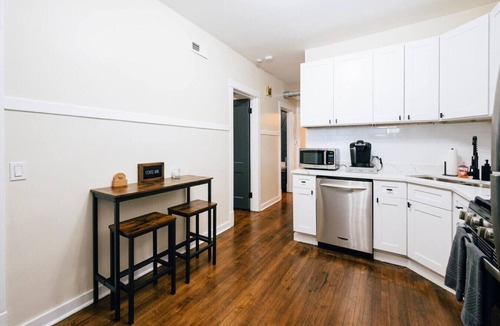 Logan Square Apartment | Sleeps 10 - Heart of Logan Square 3BR + Garage & Patio