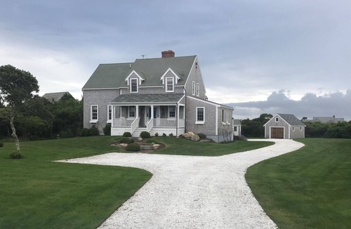 Tom Nevers House | Sleeps 10. Heated pool. Walk to Beach, Sunset Views, 8 Bikes, AC