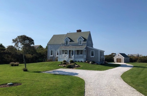 Tom Nevers House | Sleeps 10. Heated pool. Walk to Beach, Sunset Views, 8 Bikes, AC