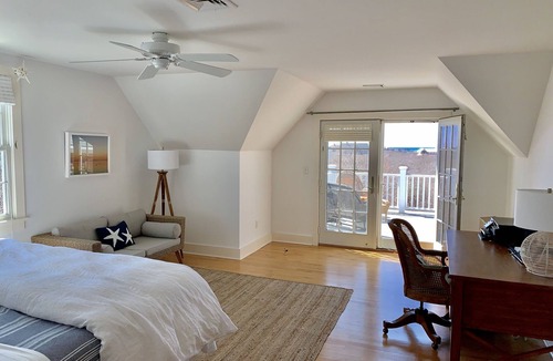 Tom Nevers House | Sleeps 10. Heated pool. Walk to Beach, Sunset Views, 8 Bikes, AC