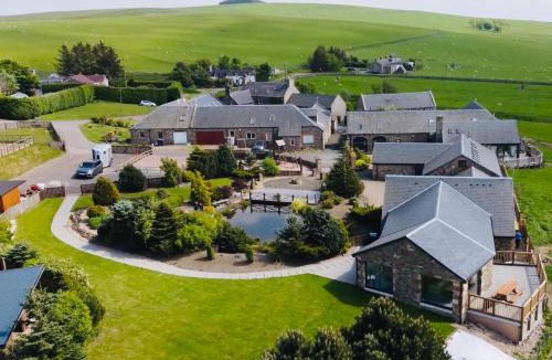 Heriot House | Sleeps 10 - Hot tub - Pool Table - Play Park